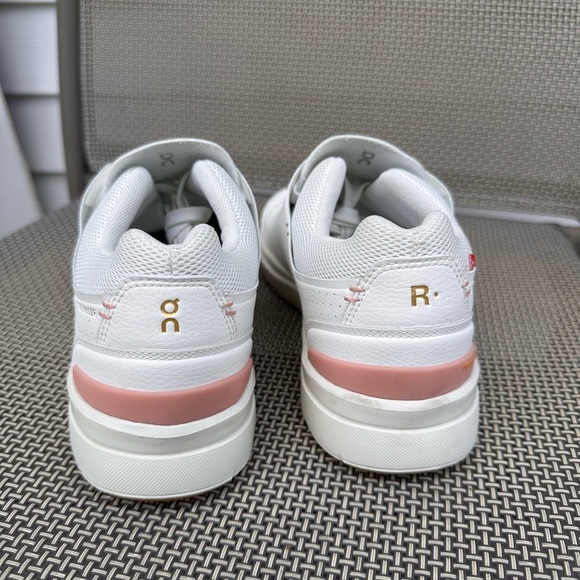 On Cloud The Roger Court Sneakers - Picture 4 of 11